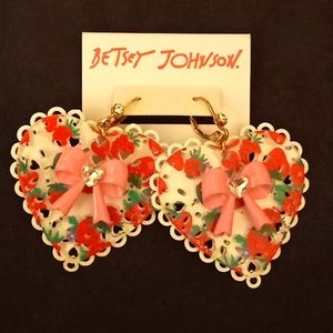 💥SALE💥BETSEY JOHNSON ♡HEART♡ EARRINGS NEW NWT